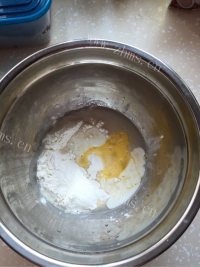 美味的红豆酥老婆饼做法图解3)