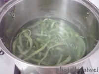 美味的西红柿鸡蛋菠菜面做法图解16)