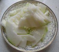 美味的冬瓜肉丸汤做法图解1)