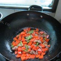 美味的红萝卜炒肉做法图解8)