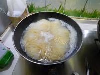 美味的牛肉酱意面做法图解4)