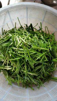 美味的韭菜炒辣椒做法图解1)