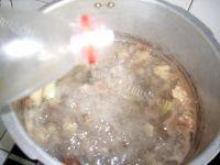 家常菜牛肉炖白萝卜做法图解6)