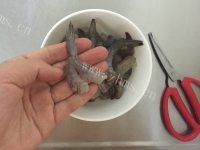 自制鲜虾披萨做法图解4)
