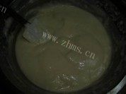 松软的芒果慕斯蛋糕做法图解5)