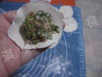 妈妈教我做韭菜猪肉饺子做法图解9)