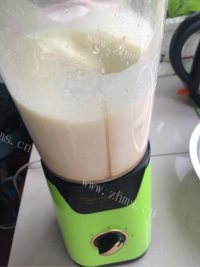 鲜美可口的香蕉牛奶做法图解3)