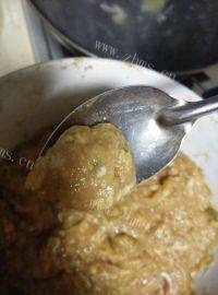 美味的豆芽丸子汤做法图解3)