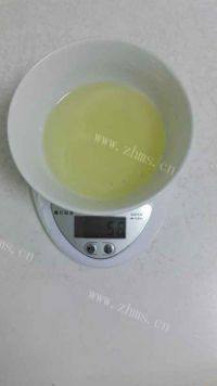 好吃不腻的戚风蛋糕做法图解4)