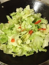 五味俱全的炒包菜做法图解5)