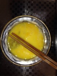 热腾腾的西葫芦鸡蛋饺子做法图解2)