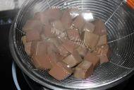 食欲满满的韭菜猪红汤做法图解3)