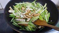 家常菜香芹炒豆干做法图解4)