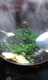 韭菜花炒蛋做法图解4)