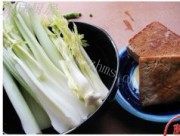 西芹炒豆干做法图解1)