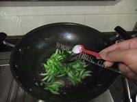 色泽光亮的鸡蛋炒丝瓜做法图解7)