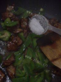 口舌生香的青椒炒肉片做法图解7)