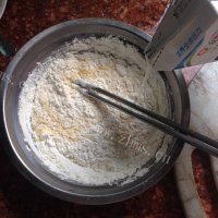 美味的奶香鸡蛋饼做法图解4)