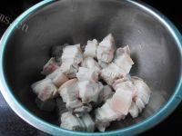 美味的五花肉炖土豆做法图解3)