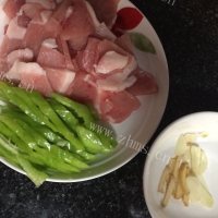 鲜美可口的青椒炒肉做法图解1)
