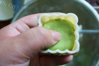好吃的豆沙艾草糕做法图解7)