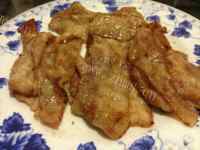 家常菜青红椒炒肉做法图解1)
