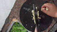 美味的白灼河虾做法图解2)