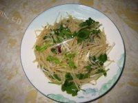 喷香的炝拌土豆丝