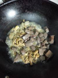 家常菜鸭血粉丝汤做法图解11)
