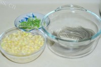 家庭版黄豆芽炒粉条做法图解1)