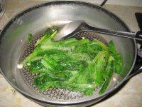 妈妈教我做蒜蓉油麦菜做法图解5)