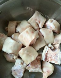 营养丰富的香菇炖猪蹄做法图解1)