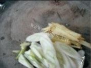 牛肉炒洋葱做法图解1)