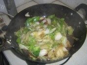 家常菜白菜炒粉条做法图解6)