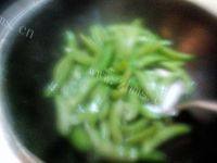 家常菜蒜香甜豆做法图解2)