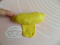 美味的葡萄干胡萝卜面包卷做法图解12)