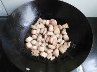 热腾腾的梅干菜烧肉做法图解6)