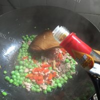 美味的红椒青豆肉末做法图解6)