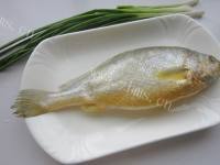 美味的家常黄花鱼做法图解1)