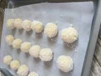 食欲满满的蛋白椰丝球做法图解7)