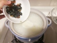 滋补的皮蛋瘦肉粥做法图解9)