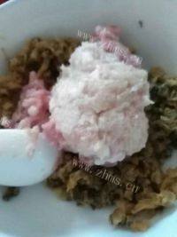 自制梅菜蒸肉饼做法图解2)