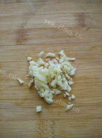 美味鸡肉丝拌菠菜做法图解3)