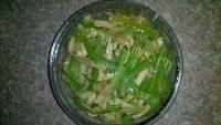 家常菜芹菜炒豆腐皮