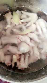 美味的红烧凤爪做法图解3)