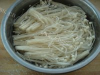 家常菜茄汁金针菇做法图解1)