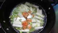 冬瓜毛豆虾干汤做法图解6)