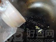 家常菜胡萝卜炒木耳做法图解6)