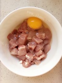 香飘十里的菠萝咕咾肉做法图解3)