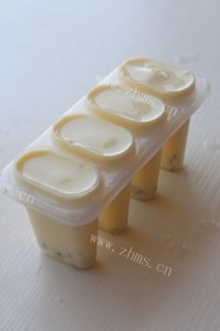 甜甜的蔓越莓榴莲雪糕做法图解7)